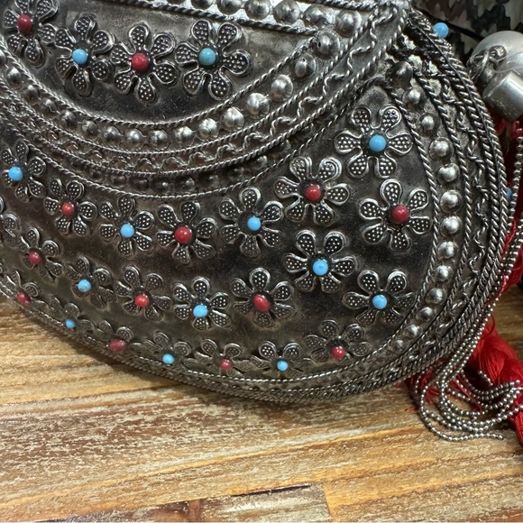 Indian Jeweled and Embellished Metal Clutch Purse - Picture 6 of 6